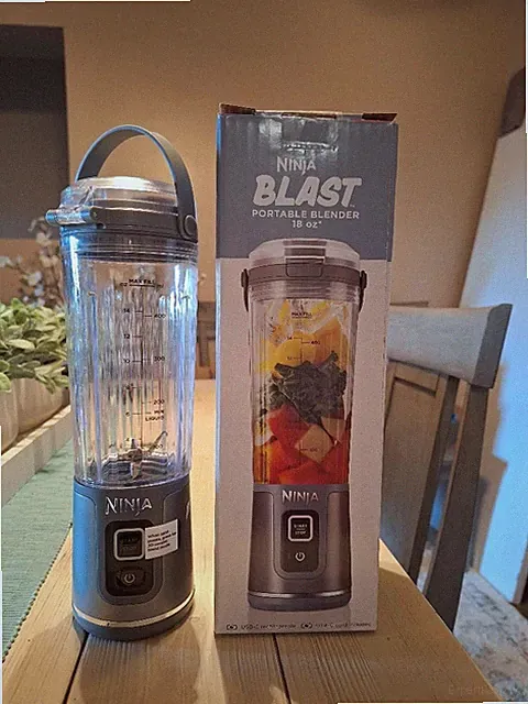 NIB Ninja Blast Portable Blender 18oz Cordless